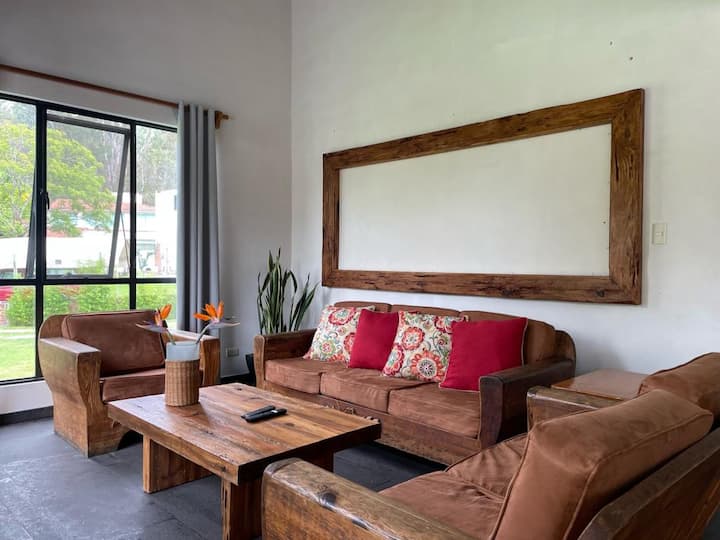 Alberca Privada, Amplio Jardín, Asador. - Valle de Bravo