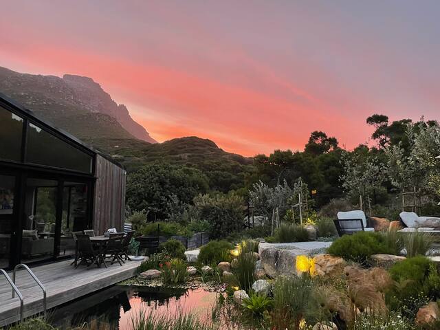 The Sentinel Cabin, Cyphia Close Cabins, Hout Bay gallery image 3