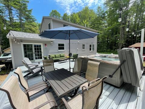 Sebago Lakehouse: Hot Tub and Private Beach Access