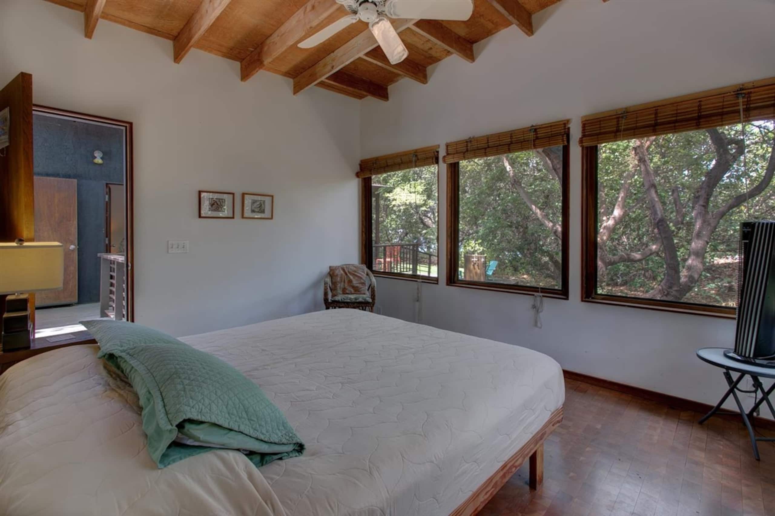 Home in Waimea · ★4.9 · 5 bedrooms · 7 beds · 3.5 baths - Image 12