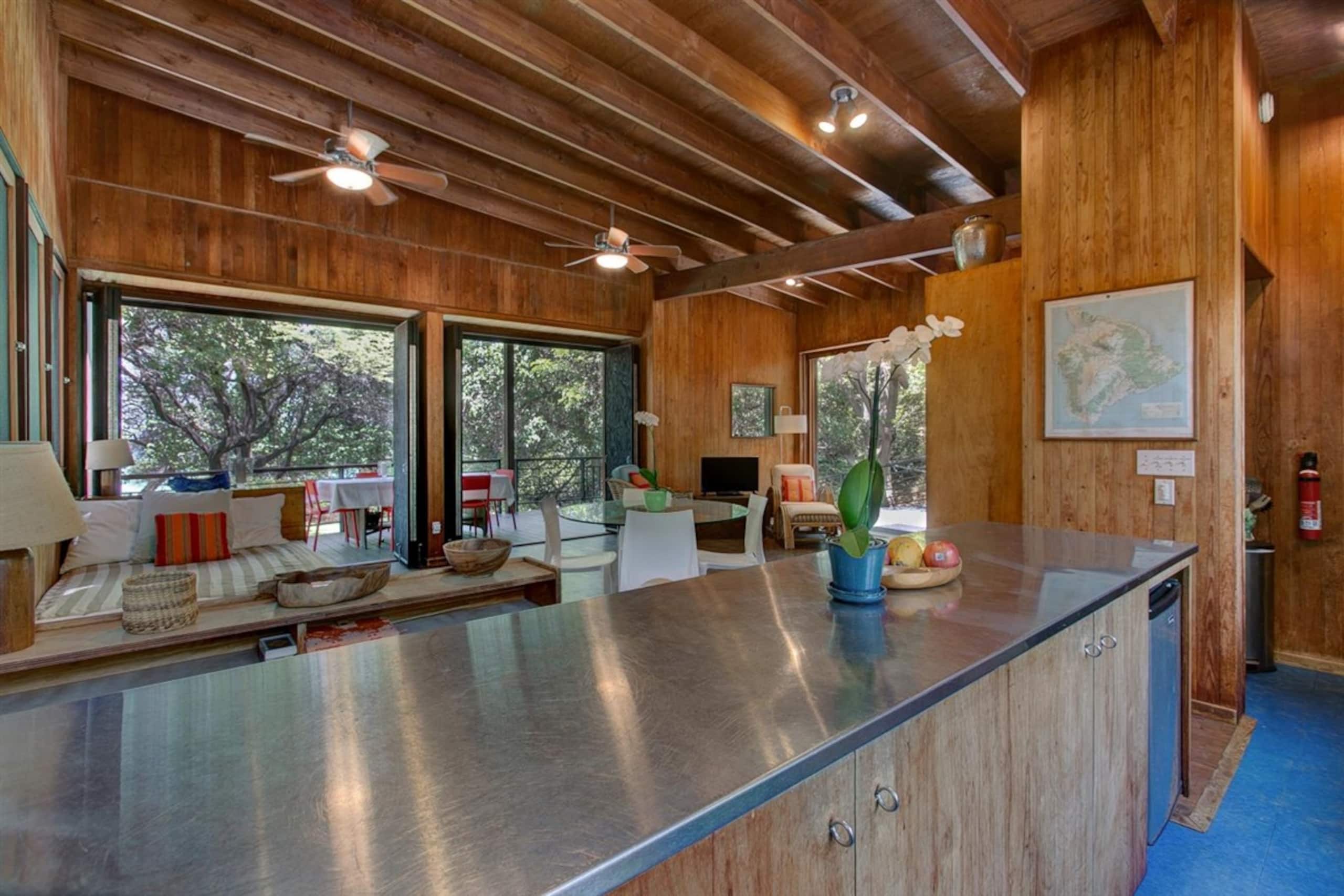 Home in Waimea · ★4.9 · 5 bedrooms · 7 beds · 3.5 baths - Image 6