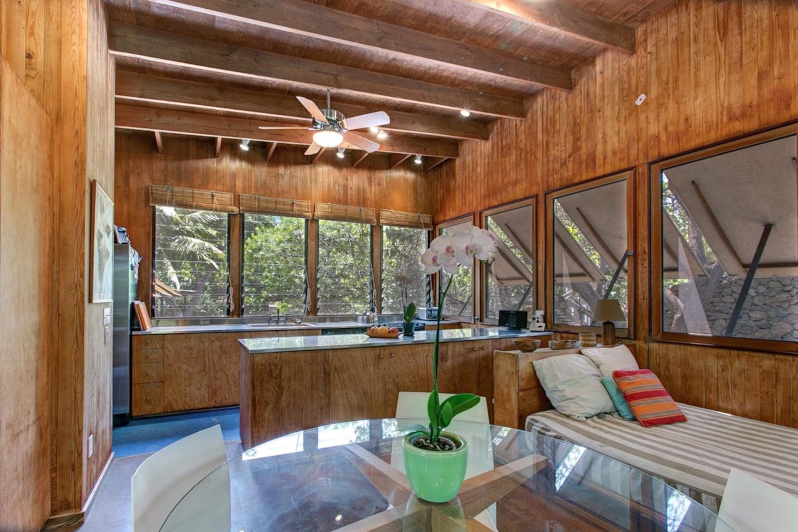 Home in Waimea · ★4.9 · 5 bedrooms · 7 beds · 3.5 baths - Image 4