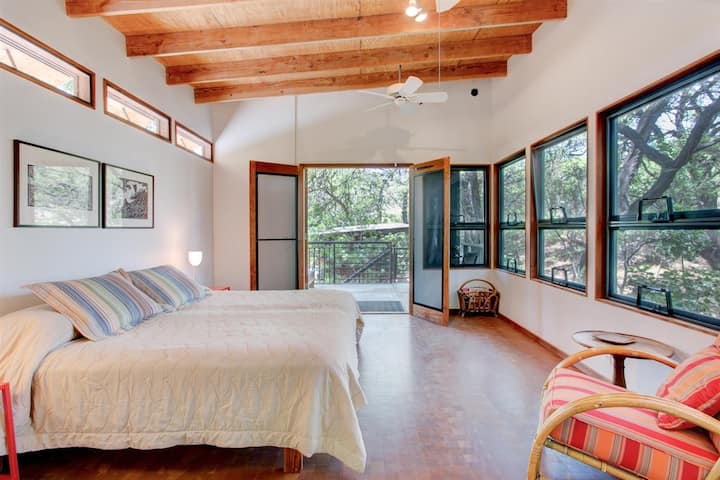 Chumba cha 5 cha kulala ni Nyumba ya Ohana (Nyumba ya shambani ya Wageni) - inapatikana kwa malipo ya ziada.  Haitajumuishwa katika nafasi uliyoweka isipokuwa uweke nafasi kwa zaidi ya watu 8 au uombe vinginevyo.