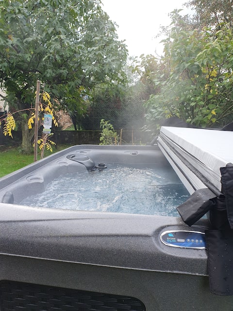 Airbnb performant: Entire apartment: hot tub à Thonon Les Bains