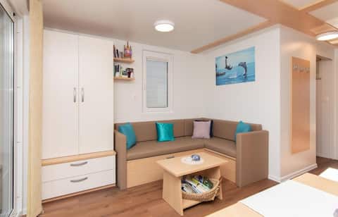 Top performing Airbnb: Attractive Floating House Eldamar Portorož in Lucija