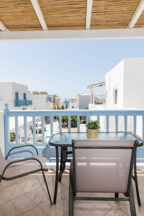 Studio-jacuzzi, 40 meters to Agios Prokopios Beach