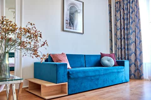 Lux Apartment on Kyryla Mefodia sq.