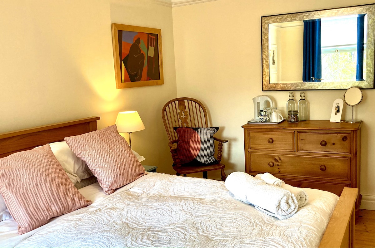 Dvojlôžková izba s manželskou posteľou