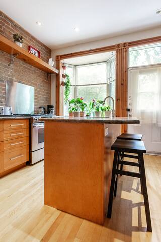 Victorian house, heart of downtown CITQ#301085 gallery image 2