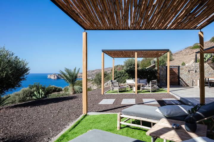 Luxe Coastal Escape with Sea Views – Kumo Villa I gallery image 2