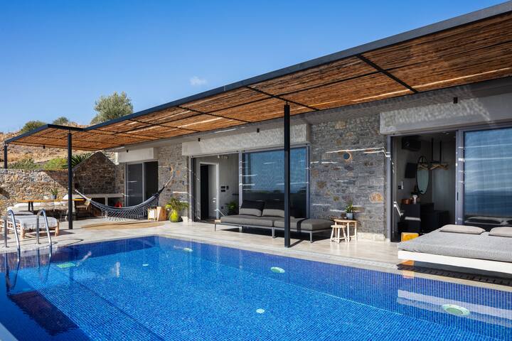 Luxe Coastal Escape with Sea Views – Kumo Villa II gallery image 3