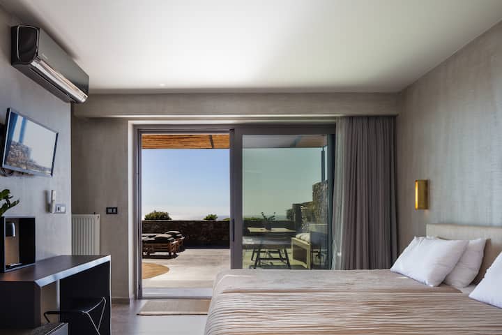 Svaka spavaća soba ima HDTV od 32’’, klima-uređaj, stalak za kovčege i otvoreni ormar.