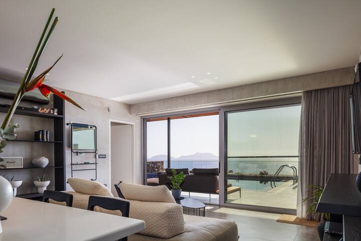 Luxe Coastal Escape with Sea Views, Kumo Villa III gallery image 5