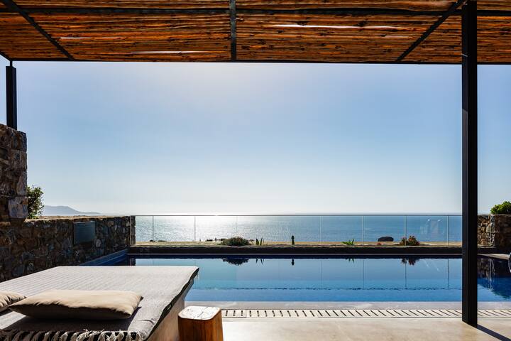 Luxe Coastal Escape with Sea Views, Kumo Villa III