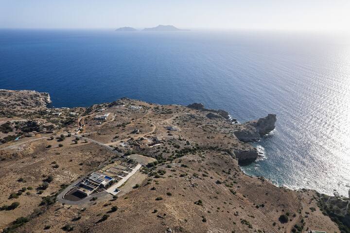 Luxe Coastal Escape with Sea Views, Kumo Villa III gallery image 3