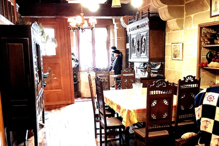 2 Pièces Cuisine Salle De Bain Ds Cadre Historique - Guern