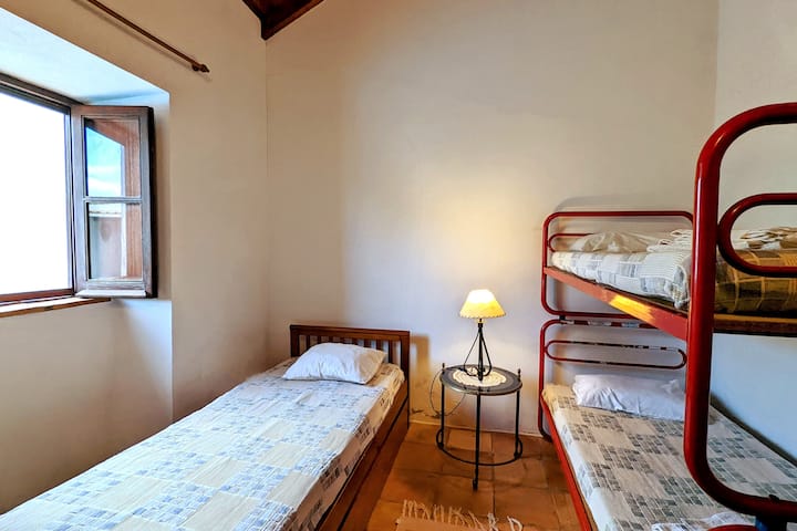 4 jednolôžkové spálne 