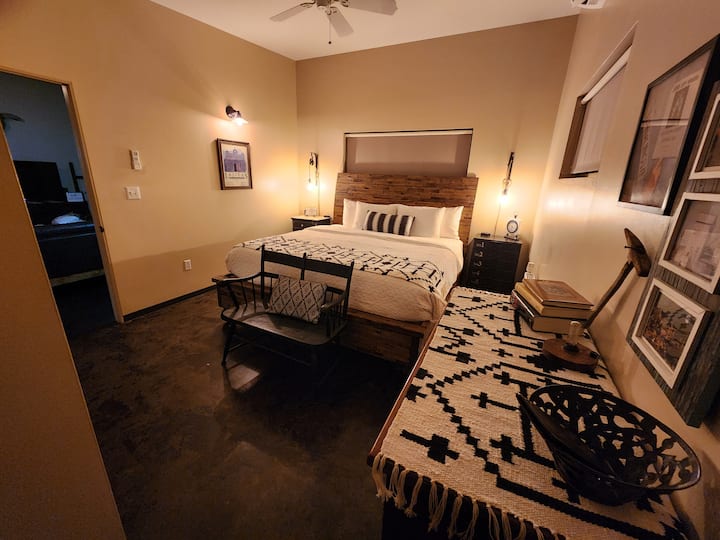 Primary bedroom - king bed (Tempur-Pedic mattress)