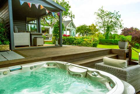 Woodbury: Country house, stunning views & hot tub