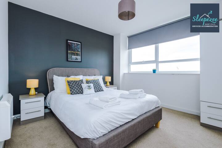 Spacious & bright two bedroom apartment gallery image 2