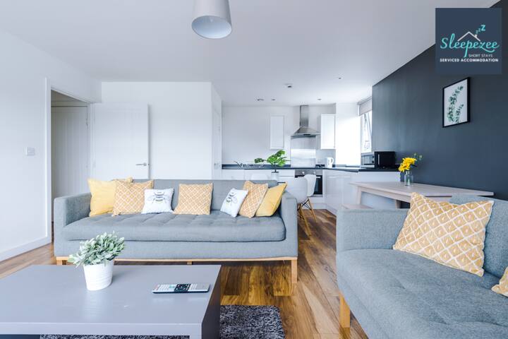 Spacious & bright two bedroom apartment gallery image 3