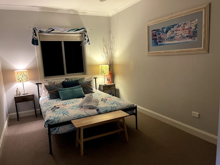 带内置衣柜的超大第三间卧室