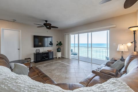 Oceanfront Getaway - Beautiful Views!