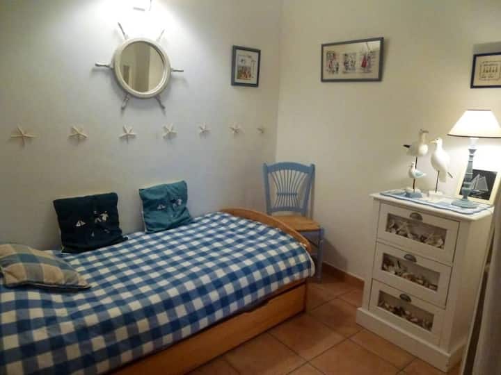 soba s 2 kreveta 90 x 190 cm