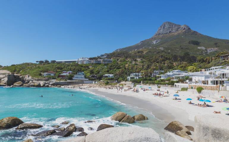 Spectacular Modern Villa with Magnificent Views gallery image 4