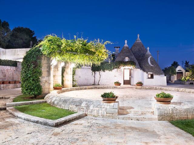 “Trullo Luna” Luxury Wellness area & swimming pool
