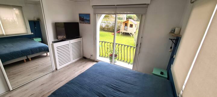 卧室1 -加大双人床