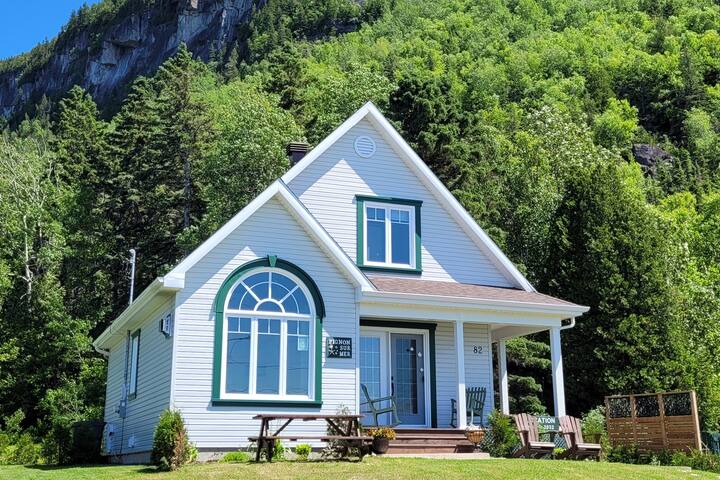 Chalet Pignon sur mer, at the foot of Parc du Bic.