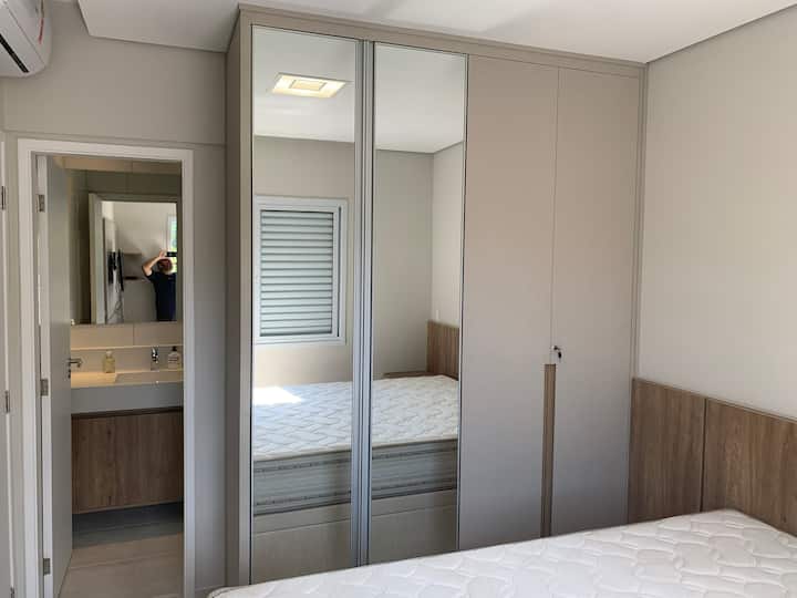 Suita s manželskou posteľou Queen