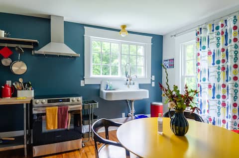Successful Airbnb property: Designed upstairs flat, EV-ready, your Durham base in Durham / Chapel Hill