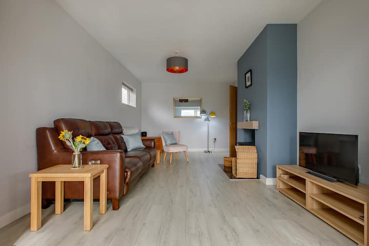 Bungalow With A View - Holt