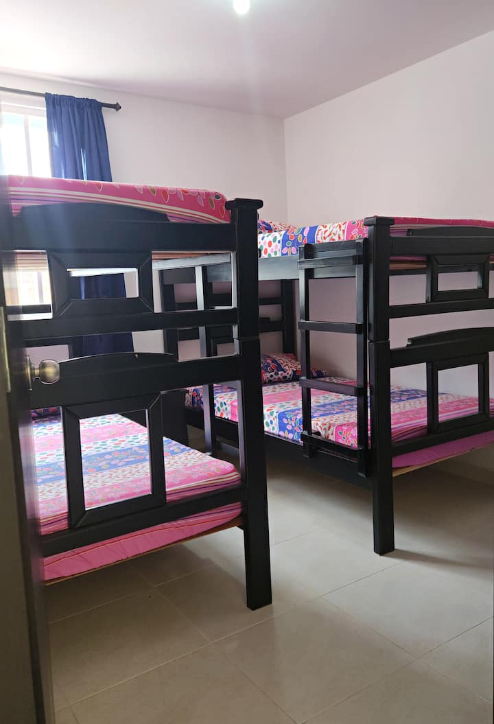 Cuarto para cuatro personas