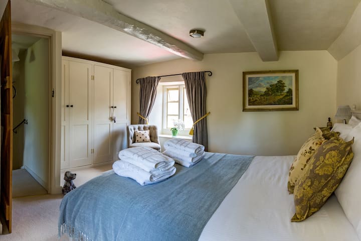 Dhomë gjumi kryesore e bollshme