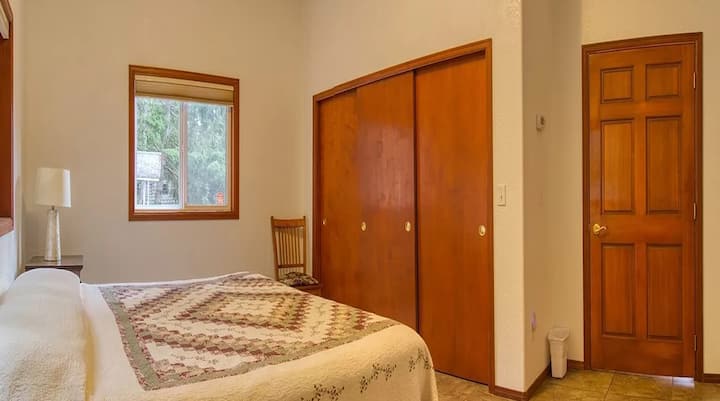 Спална соба со пристап за инвалидска количка на 1 кат 