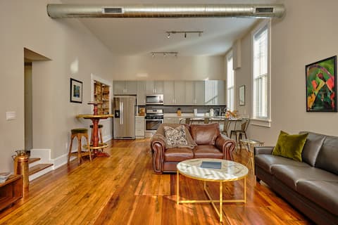 Top Airbnb: CIGAR STORE-Ground level/Parking garage/Parkside! in Over The Rhine