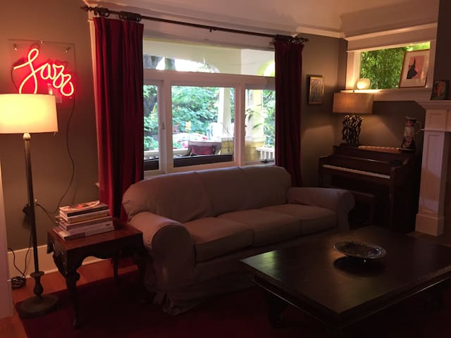 Kits Point Heritage House gallery image 3