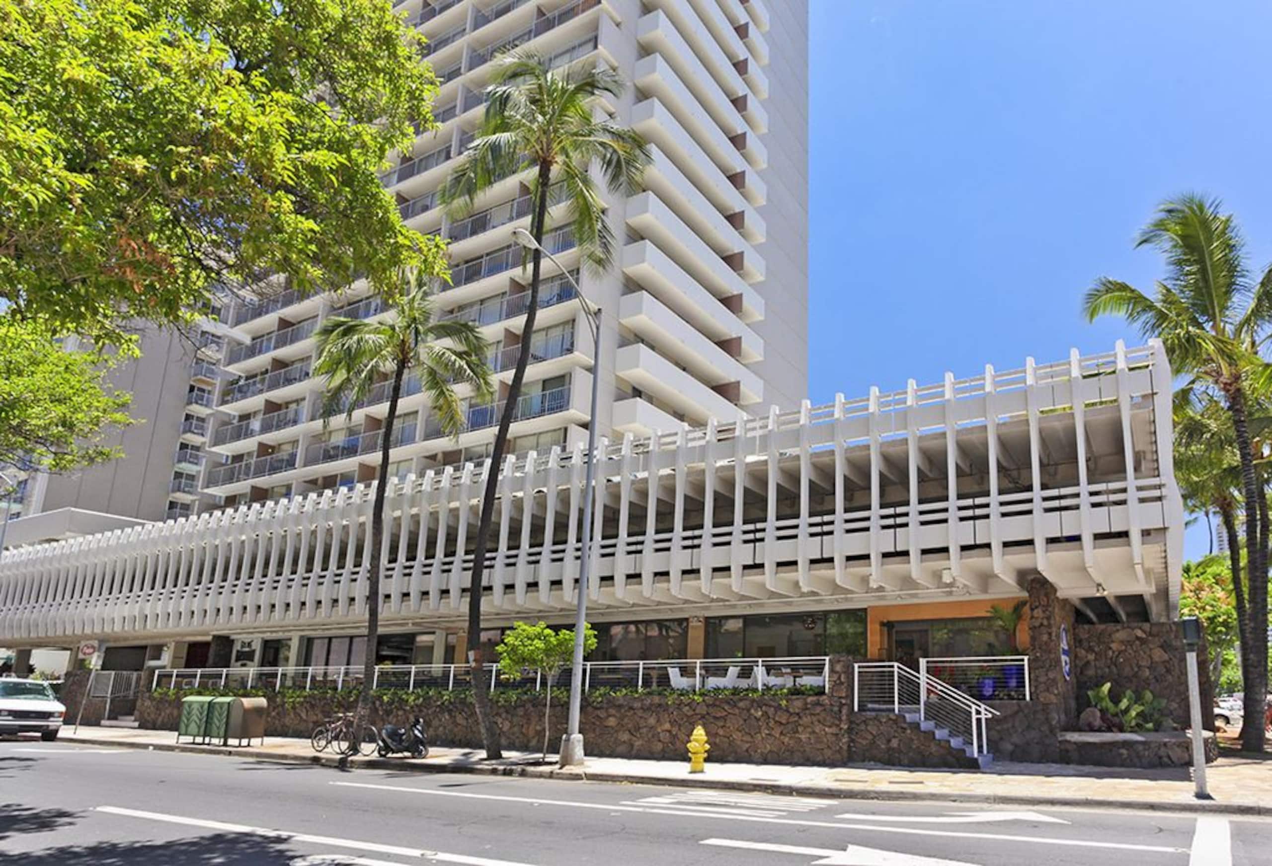 Heart of Waikiki walk to Beach with Parking & Pool - Image 4