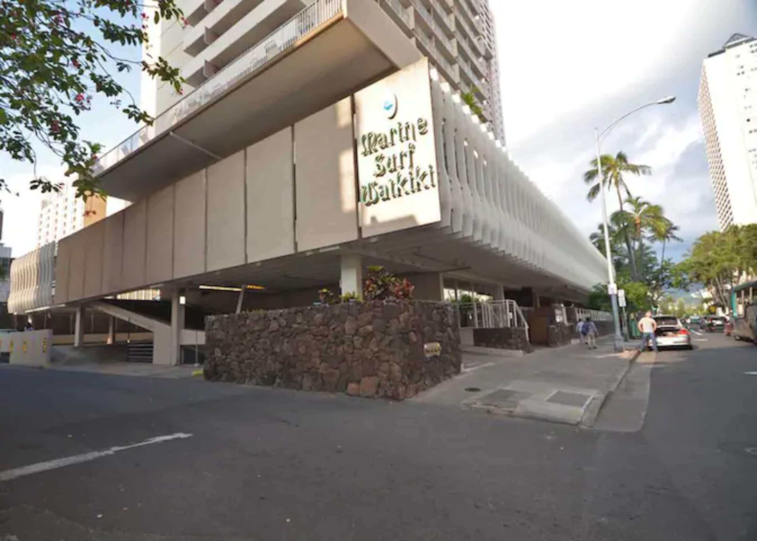 Heart of Waikiki walk to Beach with Parking & Pool - Image 7