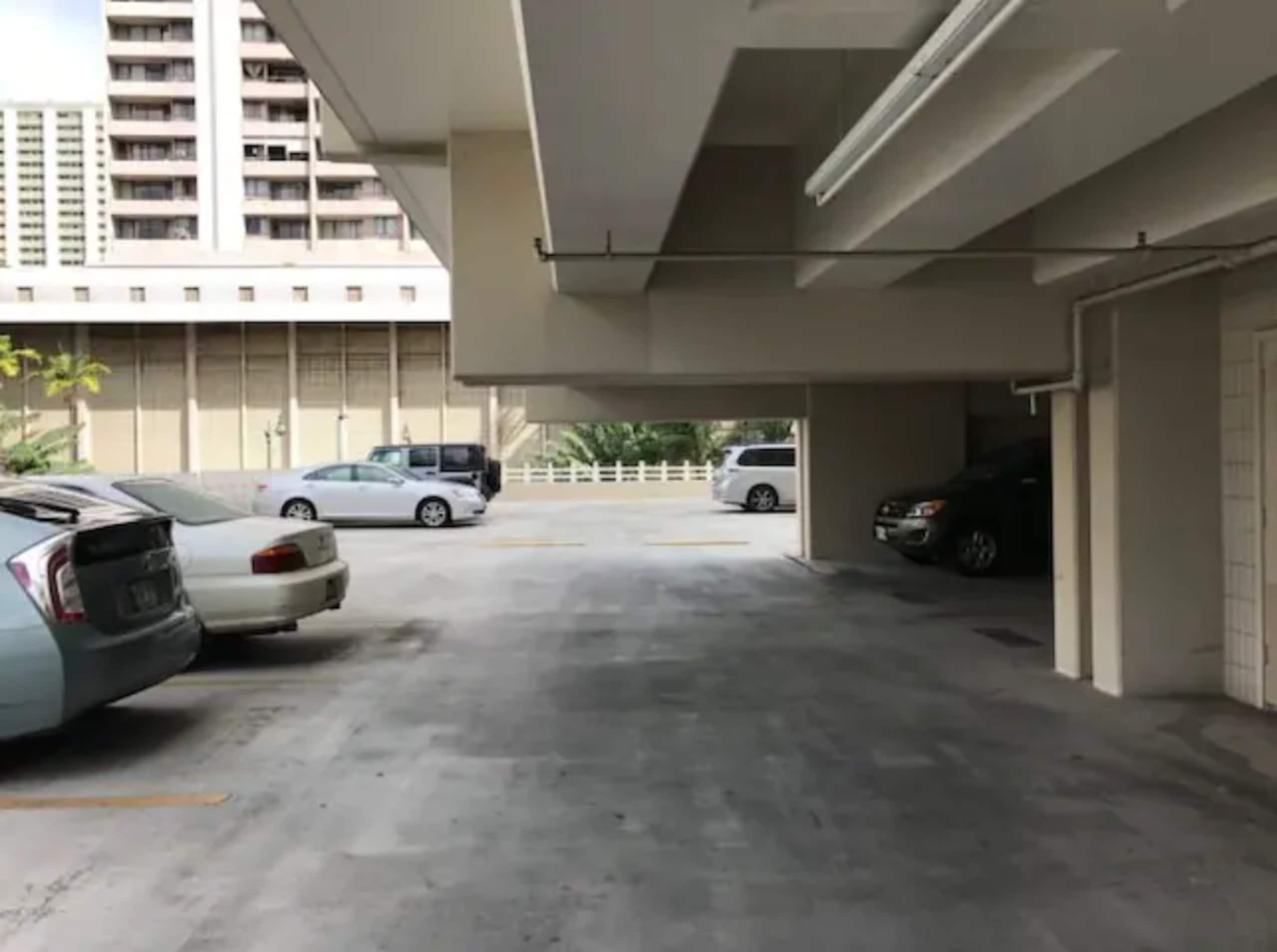 Heart of Waikiki walk to Beach with Parking & Pool - Image 3