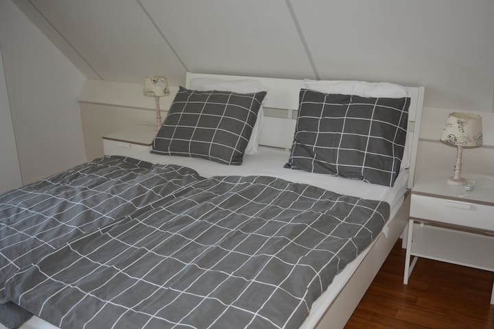 manželská posteľ (1,60)