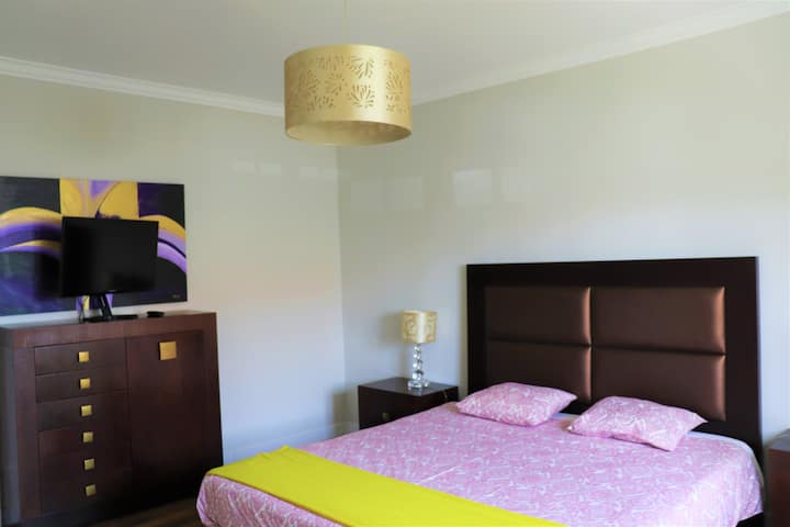 Главна спална соба со тоалет