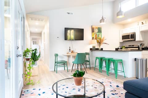 Backyard Casita, steps from the square!