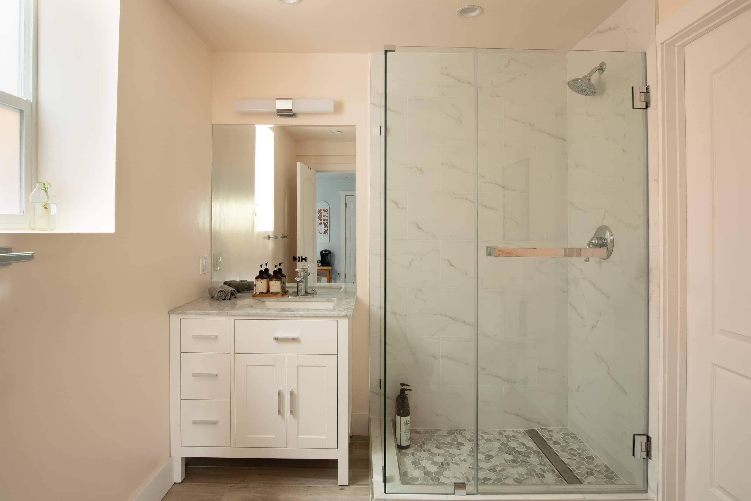 Modern, spacious guest suite near Glen Park BART - Image 14