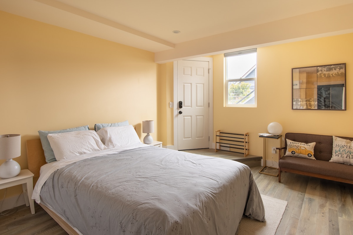 Dormitorio con entrada privada.