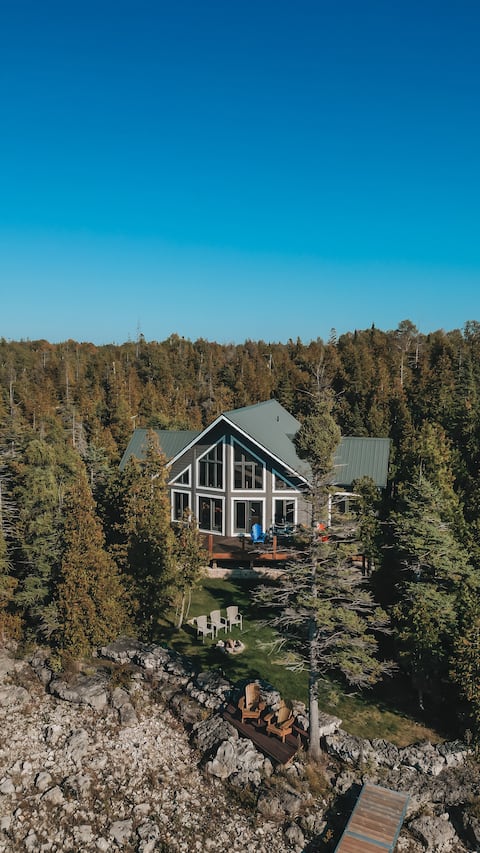 The Whiskey Harbour- Waterfront Luxury