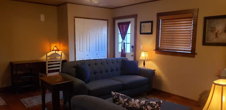 Idyllic Cottage-pool, Outdoor Fire, Full Kitchen - Spokane Valley, WA